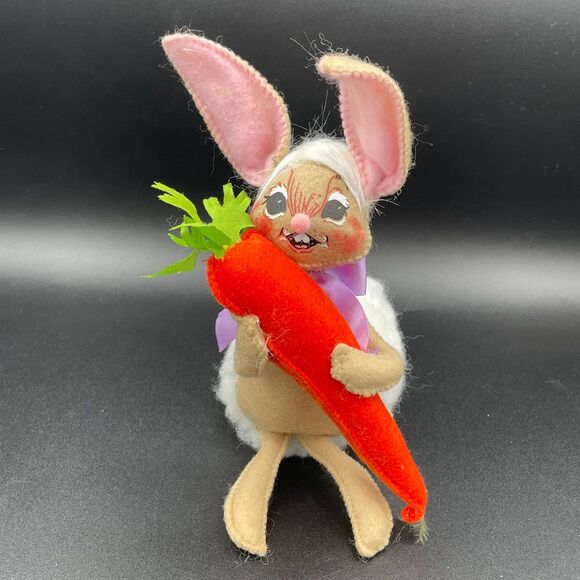 2014 Annalee Easter Bunny Tails Rabbit Posable Plush Large Puff Tail w/ Carrot - Picture 1 of 6